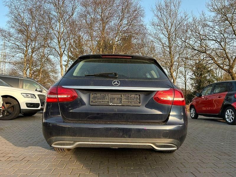 Gebraucht Mercedes C250 204 PS (150 kW) 2018 Blau Kombi