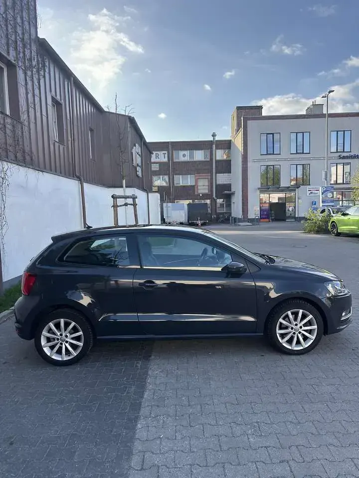 Gebraucht VW Polo Highline 110 PS (80 kW) 2015 Grau Kleinwagen