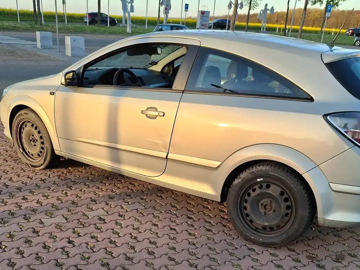 Gebraucht Opel Astra GTC 105 PS (77 kW) 2006 Silber Coupé