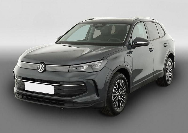 Delfingrau metallic Neu 2025 VW Tiguan Life SUV | 48.295 € (Superpreis) - Bild 1/4