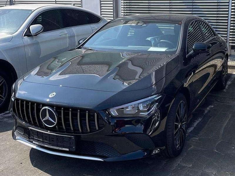 Gebraucht Mercedes CLA180 136 PS (100 kW) 2021 Schwarz Limousine