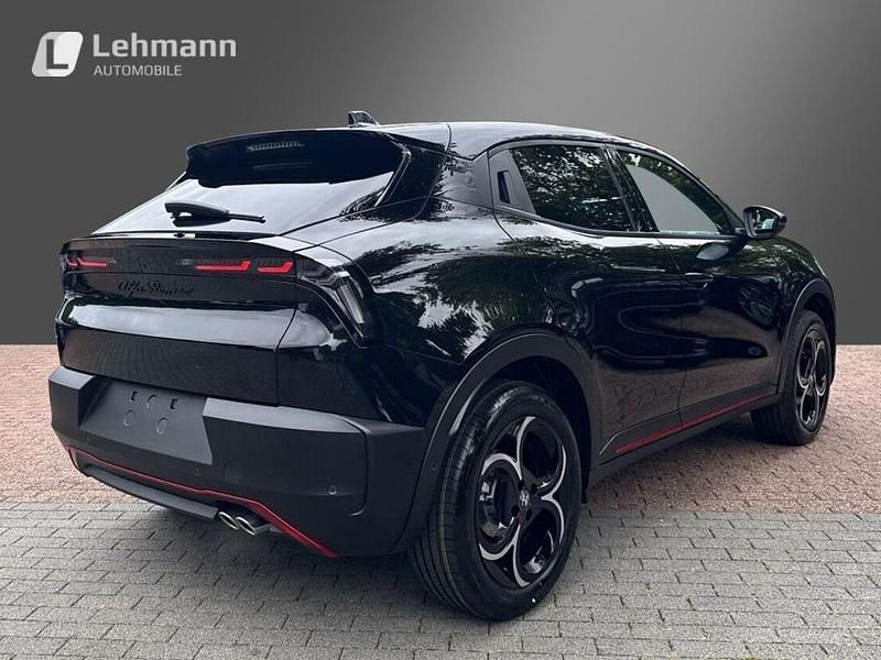 Neu Alfa Romeo GT Junior Edizione Speciale 136 PS (100 kW) 2025 Schwarz SUV