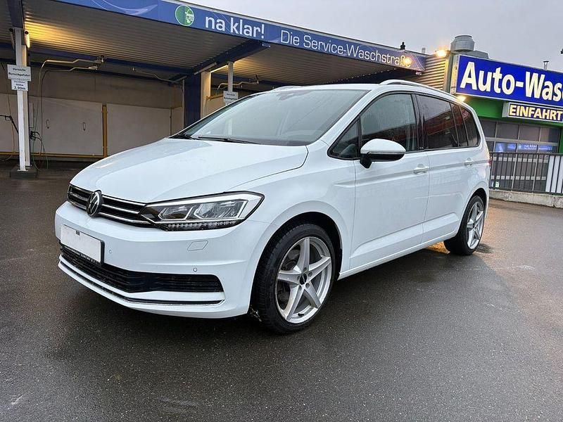 Gebraucht VW Touran Active 150 PS (110 kW) 2022 Weiß Van / Kleinbus