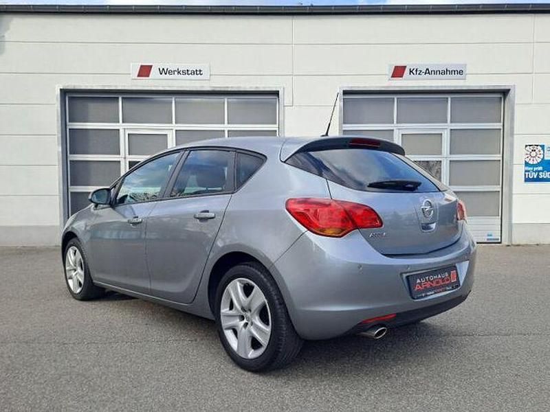 Gebraucht Opel Astra Edition 120 PS (88 kW) 2012 Grau Limousine