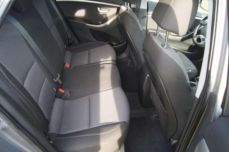 Gebraucht Hyundai i30 Edition 99 PS (72 kW) 2015 Grau Limousine