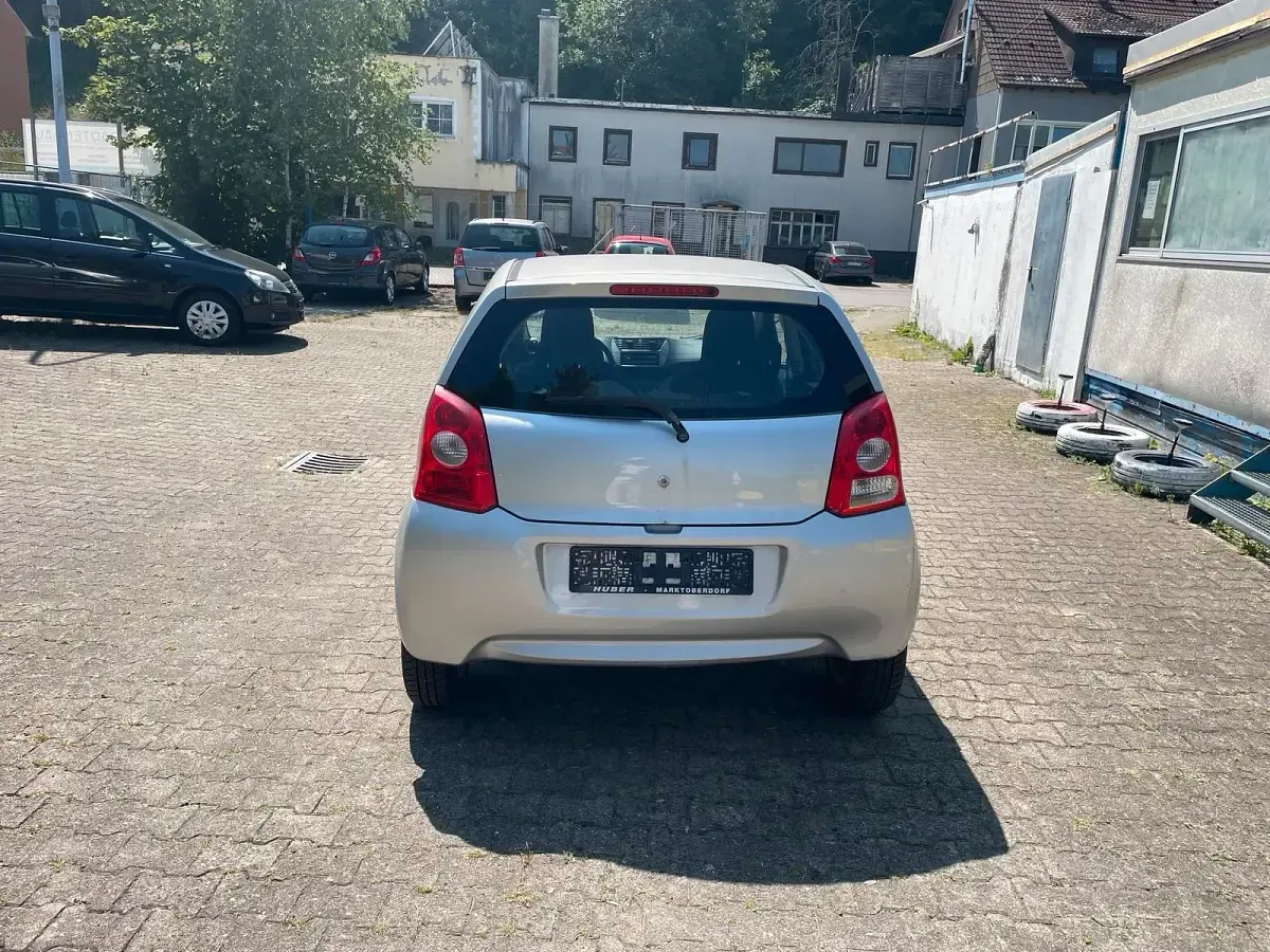 Gebraucht Suzuki Alto 68 PS (50 kW) 2010 Silber Kleinwagen