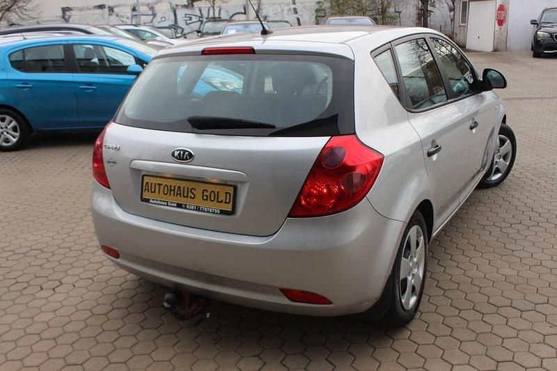 Gebraucht Kia Ceed 109 PS (80 kW) 2009 Silber Kleinwagen