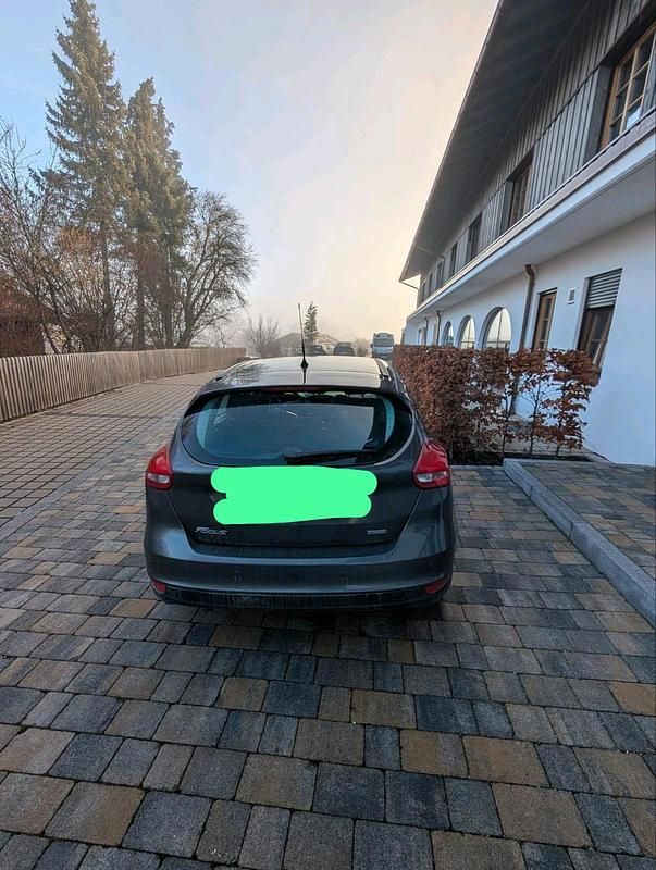 Gebraucht Ford Focus Titanium 125 PS (91 kW) 2016 Grau Kleinwagen