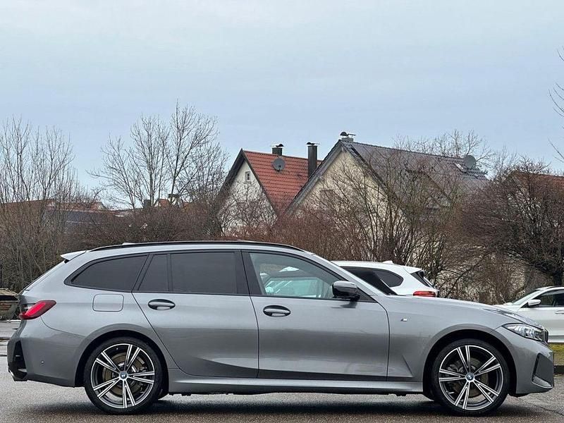 Gebraucht BMW 330e M Sport 292 PS (214 kW) 2023 Skyscraper grau (metallic) Kombi