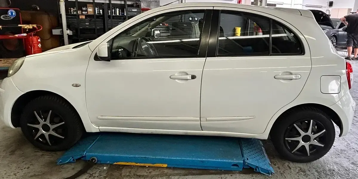 Gebraucht Nissan Micra 80 PS (58 kW) 2011 Weiß Kleinwagen