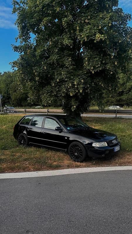 Schwarz Gebraucht 2001 Audi A4 Kombi | 2.550 € (Etwas zu teuer) - Bild 1/4