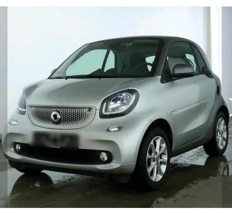 Silber Gebraucht 2019 Smart ForTwo Coupé Coupé | 12.200 € (Fairer Preis) - Bild 1/4
