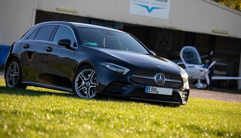 Schwarz Gebraucht 2019 Mercedes A250 AMG line Limousine | 28.200 € (Fairer Preis) - Bild 1/4