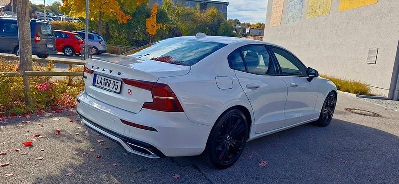 Gebraucht Volvo S60 R-Design 197 PS (144 kW) 2021 Weiß Limousine