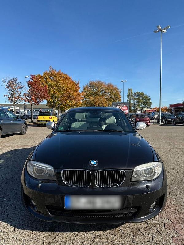 Schwarz Gebraucht 2012 BMW 120 Coupé Coupé | 6.800 € (Superpreis) - Bild 1/4