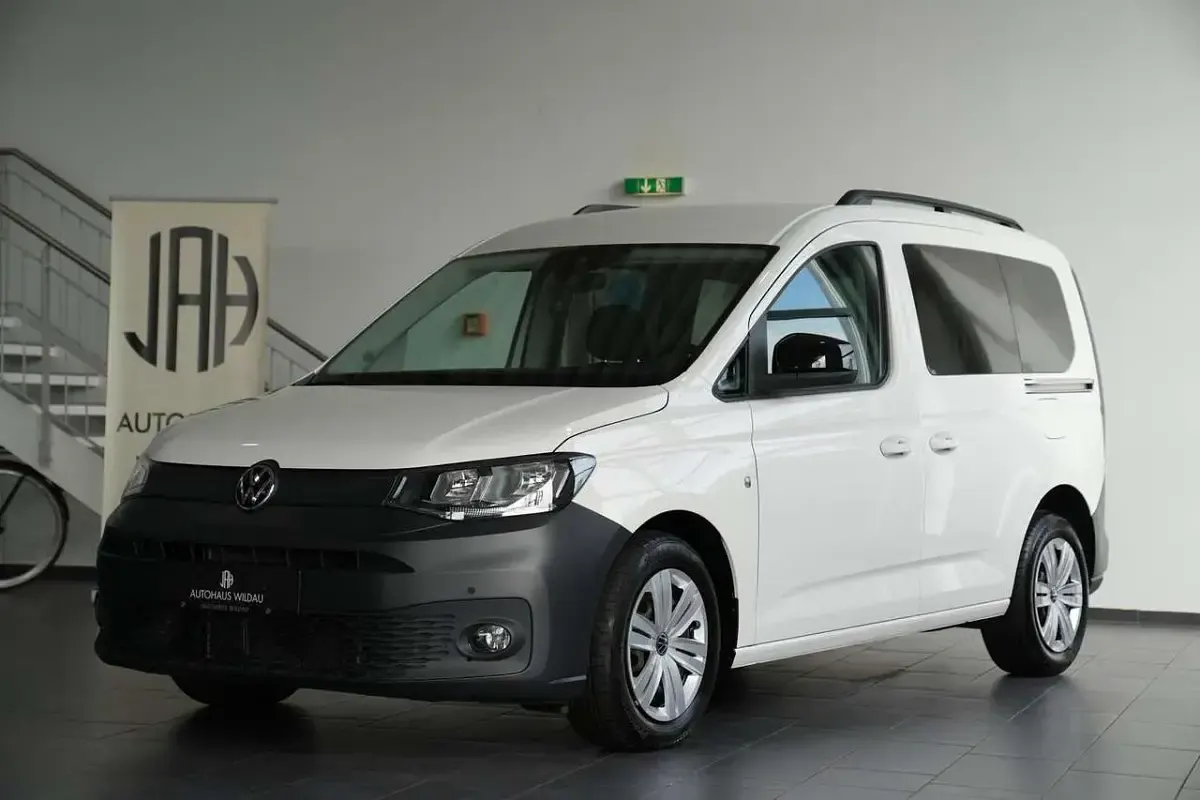 Gebraucht VW Caddy Basis 122 PS (89 kW) 2021 Candyweiß Van / Kleinbus