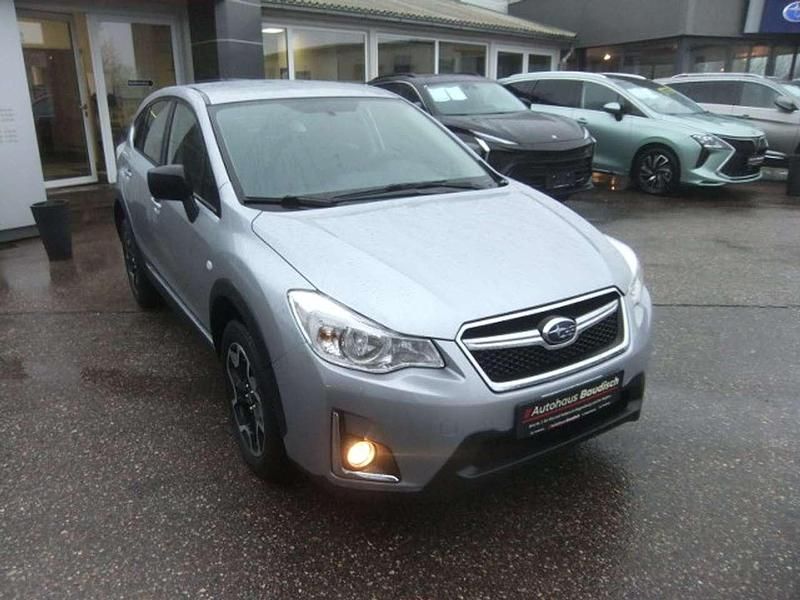 Gebraucht Subaru XV Trend 114 PS (83 kW) 2017 Ice silver metallic SUV