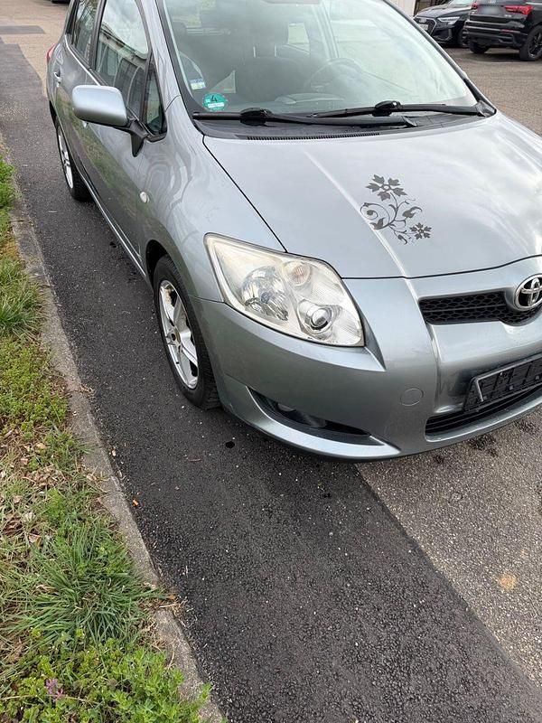 Gebraucht Toyota Auris 97 PS (71 kW) 2009 Silber Kleinwagen
