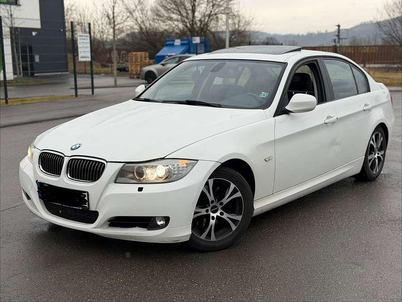 Gebraucht BMW 320 163 PS (119 kW) 2012 Weiß Limousine