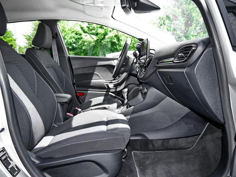 Gebraucht Ford Fiesta Titanium 125 PS (91 kW) 2020 Silber Kleinwagen
