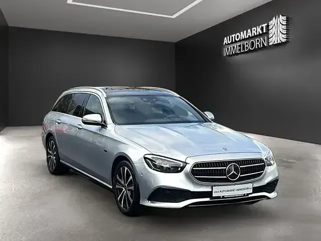 Gebraucht Mercedes E300 306 PS (225 kW) 2021 Hightech silber (metallic) Kombi