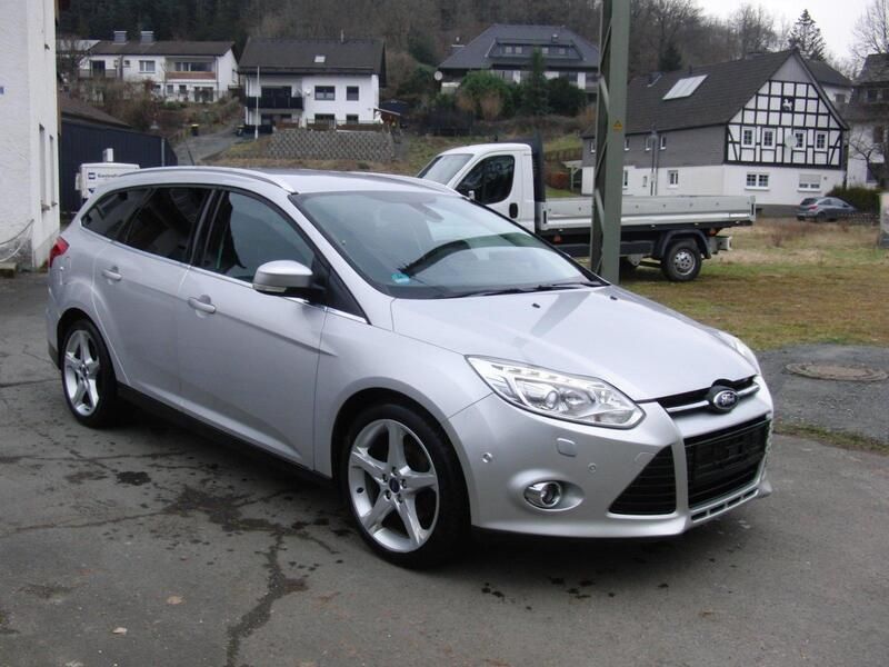 Silber Gebraucht 2011 Ford Focus Kombi | 3.990 € (Guter Preis) - Bild 1/4