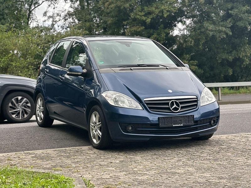 Blau Gebraucht 2009 Mercedes A180 Kleinwagen | 2.490 € (Fairer Preis) - Bild 1/4