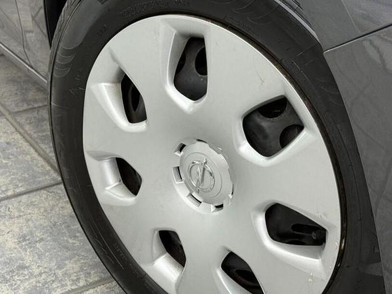 Gebraucht Opel Astra Design Edition 87 PS (63 kW) 2012 Karbongrau (metallic) Limousine