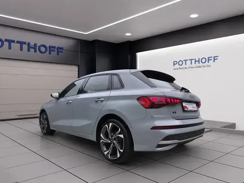 Gebraucht Audi A3 Ambiente 150 PS (110 kW) 2025 Pfeilgrau perleffekt Limousine