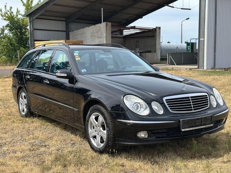 Schwarz Gebraucht 2003 Mercedes E220 Kombi | 3.490 € (Etwas zu teuer) - Bild 1/4