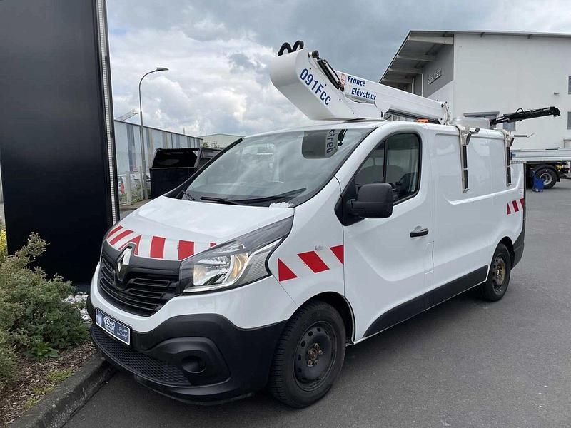 Gebraucht Renault Trafic 121 PS (88 kW) 2019 Weiss Van / Kleinbus