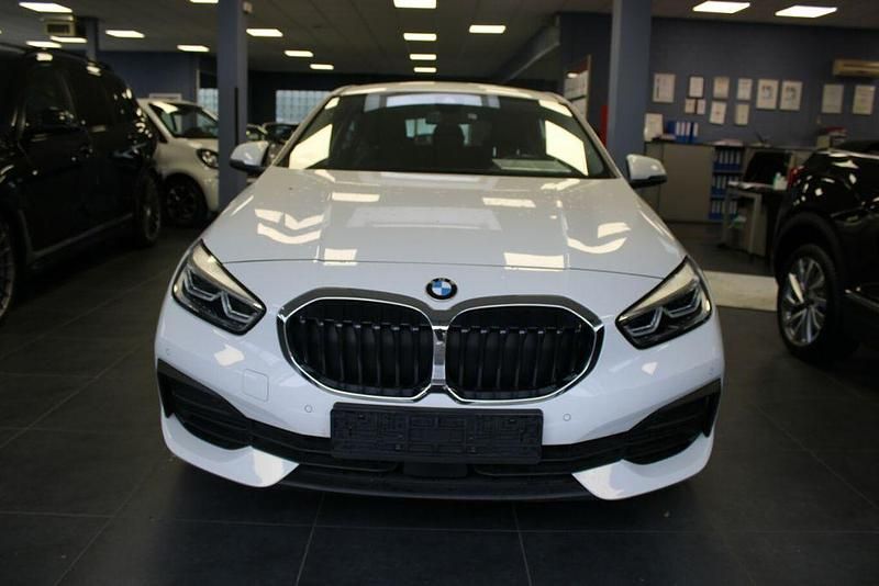 Weiß Gebraucht 2022 BMW 118 Advantage Kleinwagen | 21.980 € (Fairer Preis) - Bild 1/4