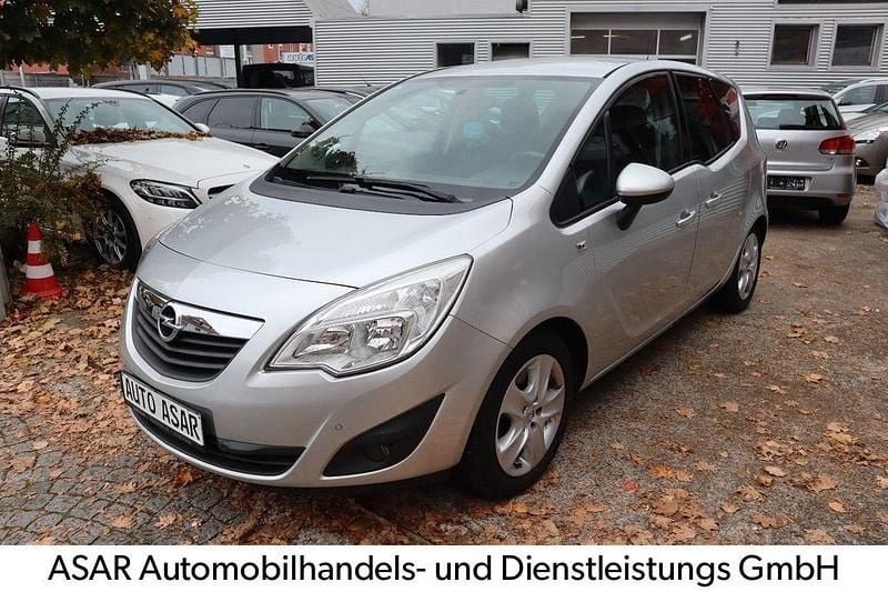 Silber Gebraucht 2011 Opel Meriva Design Edition Van / Kleinbus | 2.480 € (Superpreis) - Bild 1/4