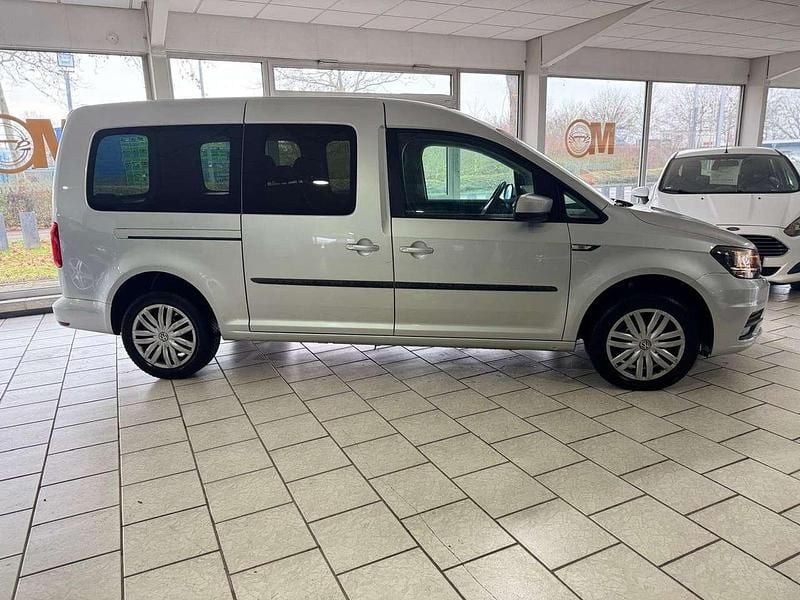 Gebraucht VW Caddy Maxi Trendline 102 PS (75 kW) 2016 Reflexsilber metallic Van / Kleinbus
