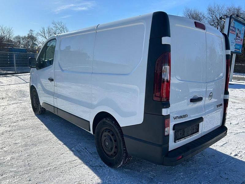 Gebraucht Opel Vivaro 140 PS (102 kW) 2015 Weiß Van / Kleinbus