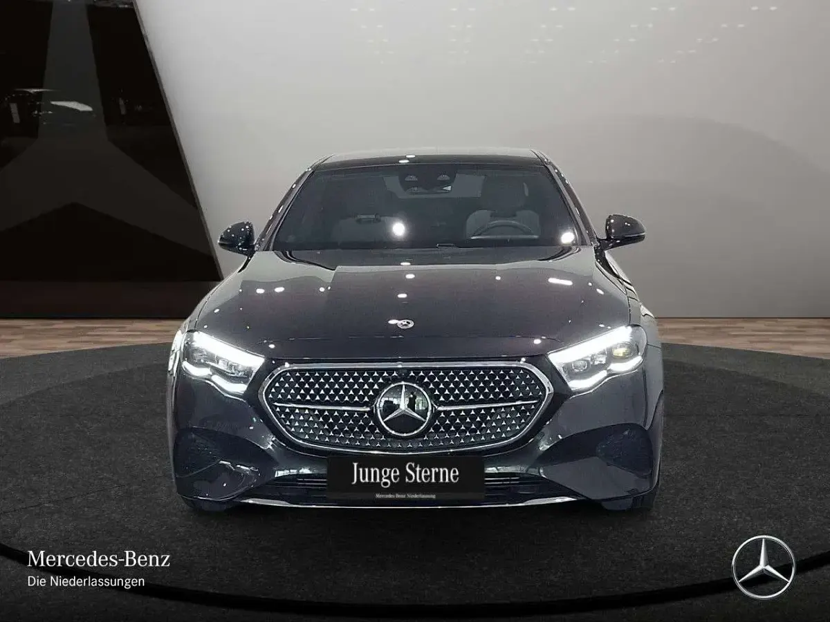 Gebraucht Mercedes E220 Avantgarde 197 PS (144 kW) 2025 Grau Limousine