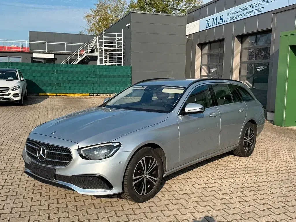 Gebraucht Mercedes E220 194 PS (142 kW) 2020 Silber Kombi