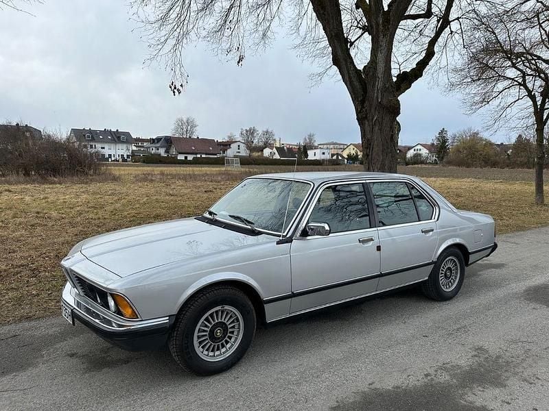 Gebraucht BMW 735 218 PS (160 kW) 1981 Grau Limousine