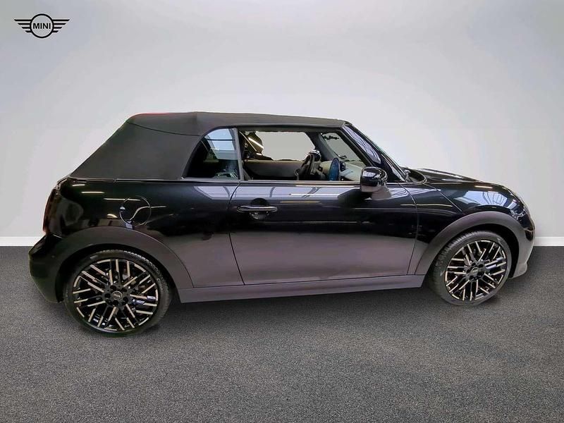 Gebraucht Mini Cooper Cabriolet Favoured 163 PS (119 kW) 2024 Schwarz Cabrio