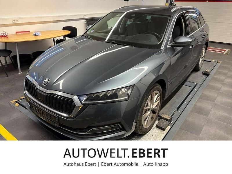 Grau Gebraucht 2020 Skoda Octavia Kombi | 19.690 € (Fairer Preis) - Bild 1/4