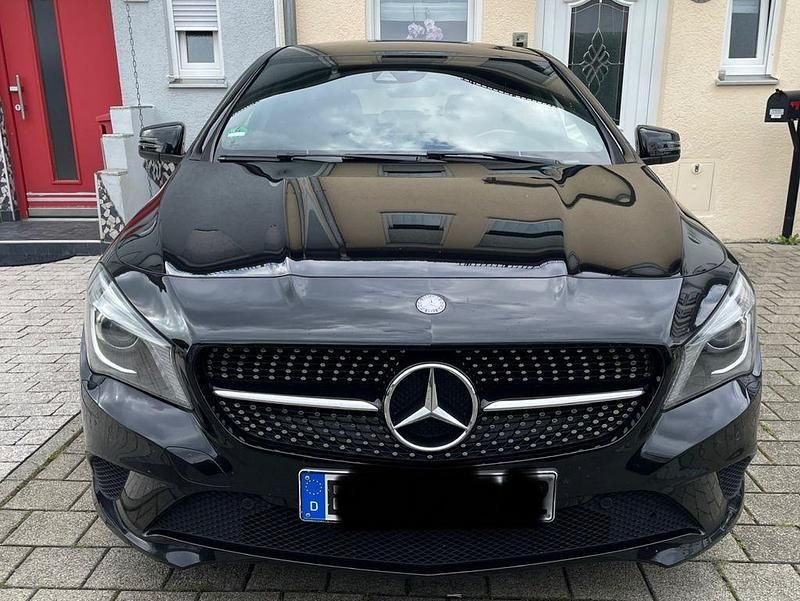 Schwarz Gebraucht 2015 Mercedes CLA220 Shooting Brake Urban Kombi | 13.900 € (Guter Preis) - Bild 1/4