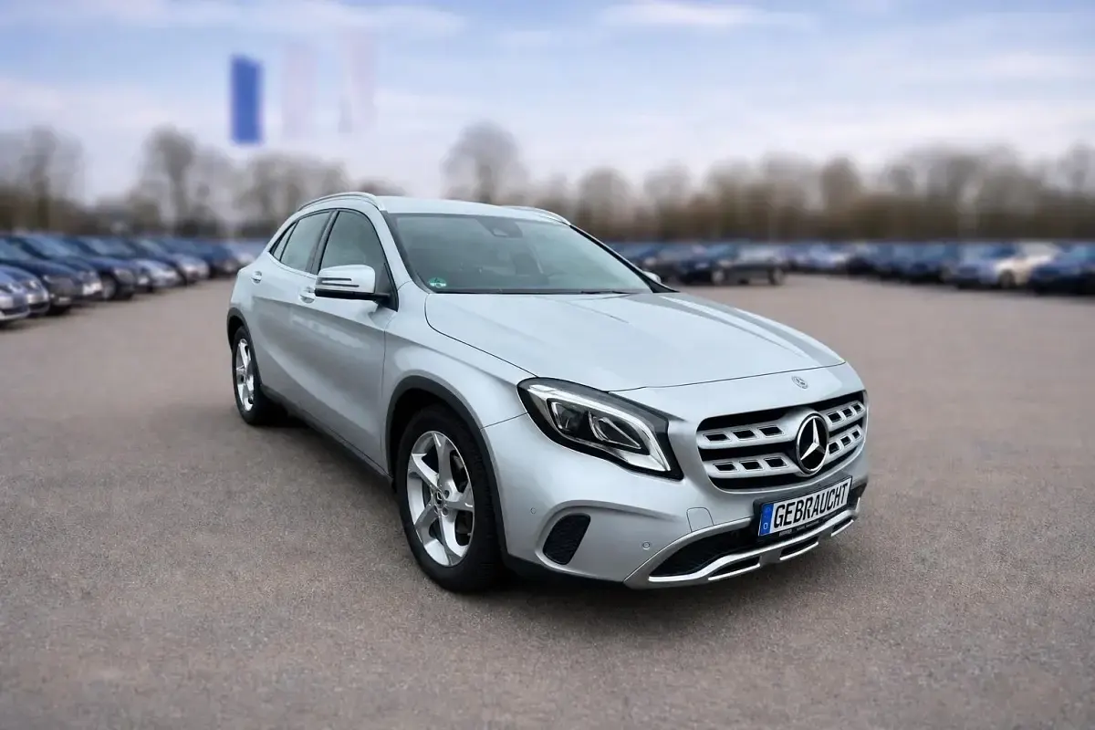 Gebraucht Mercedes GLA180 122 PS (89 kW) 2019 Grau SUV