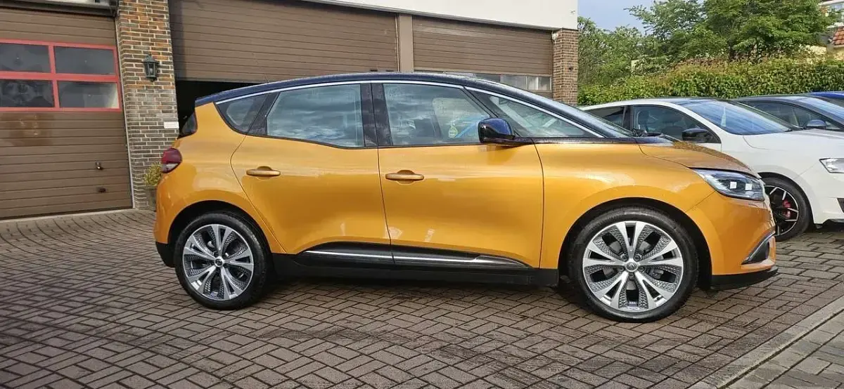 Gebraucht Renault Scénic IV Intens 110 PS (80 kW) 2017 Gelb epa + schwarz gne Van / Kleinbus