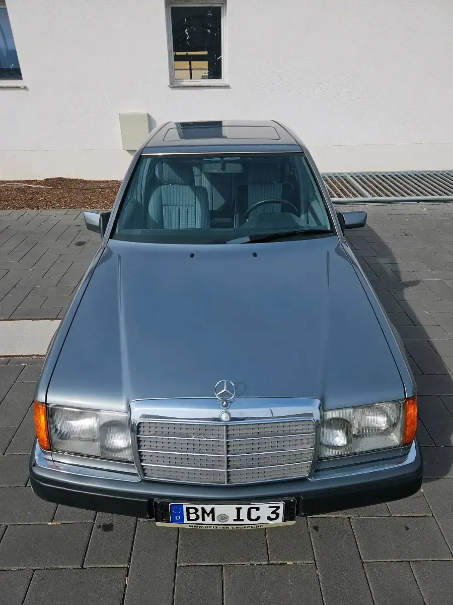 Gebraucht Mercedes E200 120 PS (88 kW) 1992 Blau Limousine