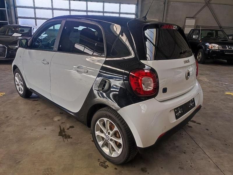 Gebraucht Smart ForFour Electric Drive 60 kW (82 PS) 2018 Weiß Limousine