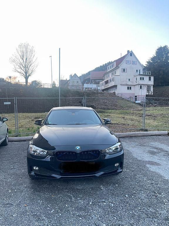 Gebraucht BMW 316 Sport Line 116 PS (85 kW) 2012 Schwarz Limousine