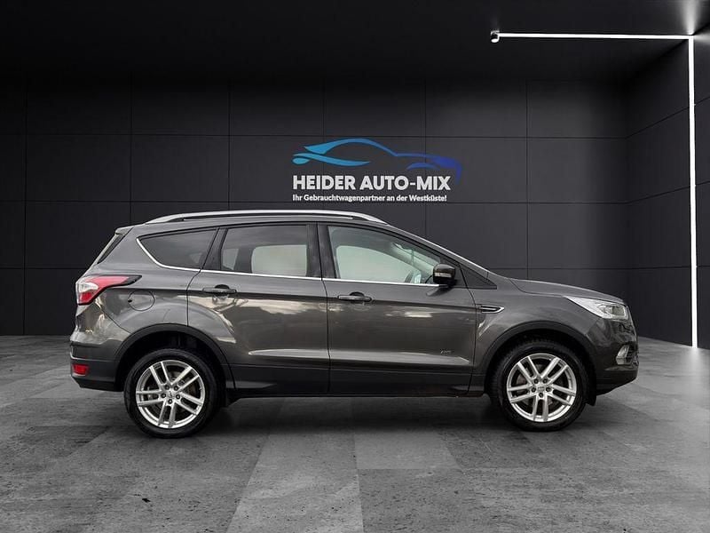 Gebraucht Ford Kuga Cool & Connect 150 PS (110 kW) 2017 Grau SUV