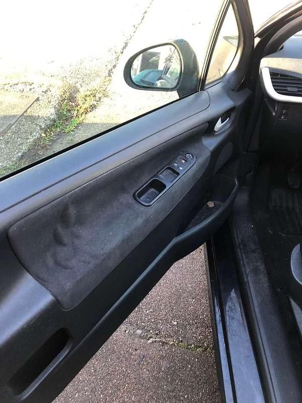 Gebraucht Peugeot 207 Urban Move 95 PS (69 kW) 2009 Other Limousine