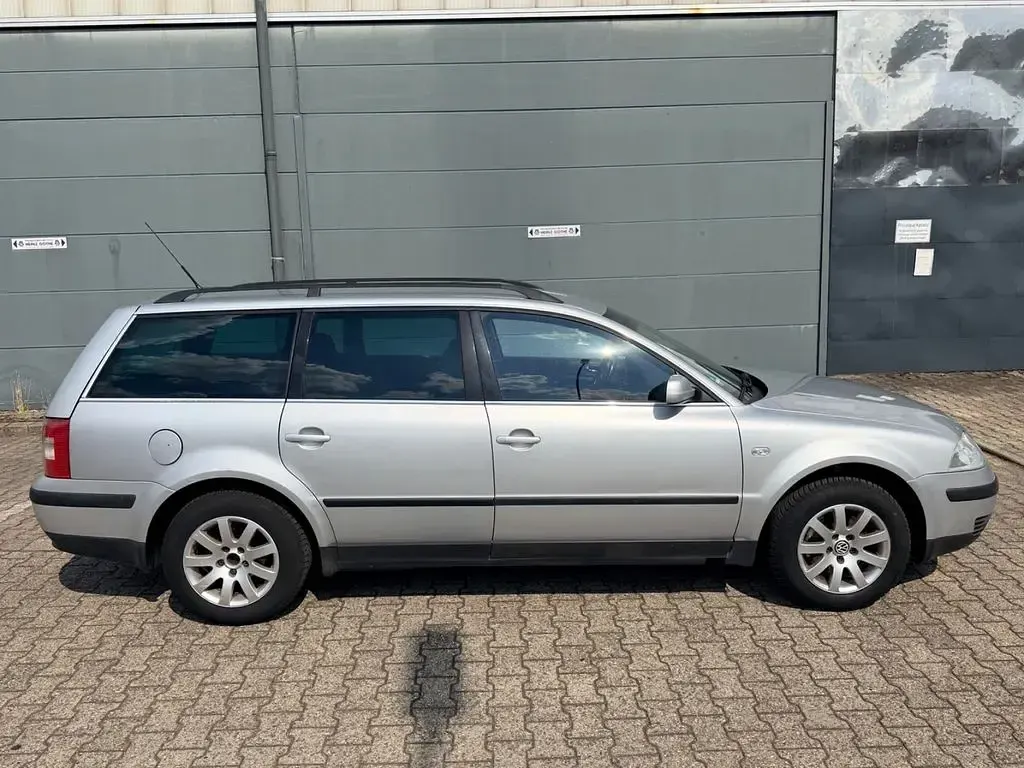 Gebraucht VW Passat Family 131 PS (96 kW) 2003 Silber Kombi