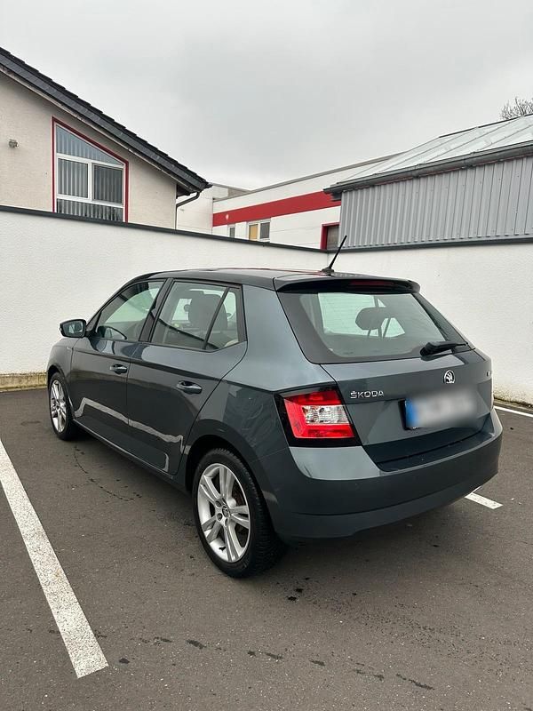 Gebraucht Skoda Fabia 65 PS (47 kW) 2017 Grau Kleinwagen